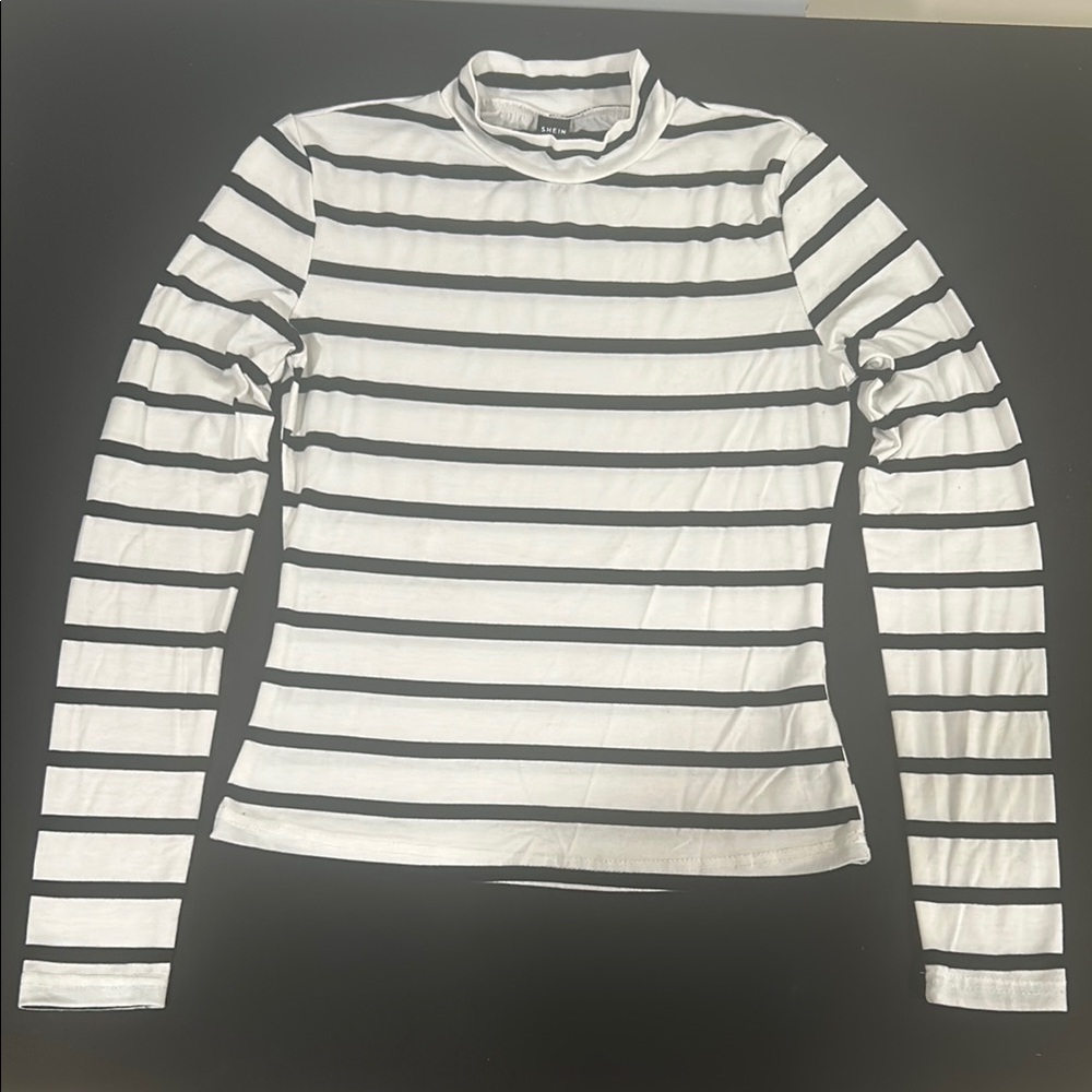 SHEIN Black and White Ribbed Long Sleeve Tee